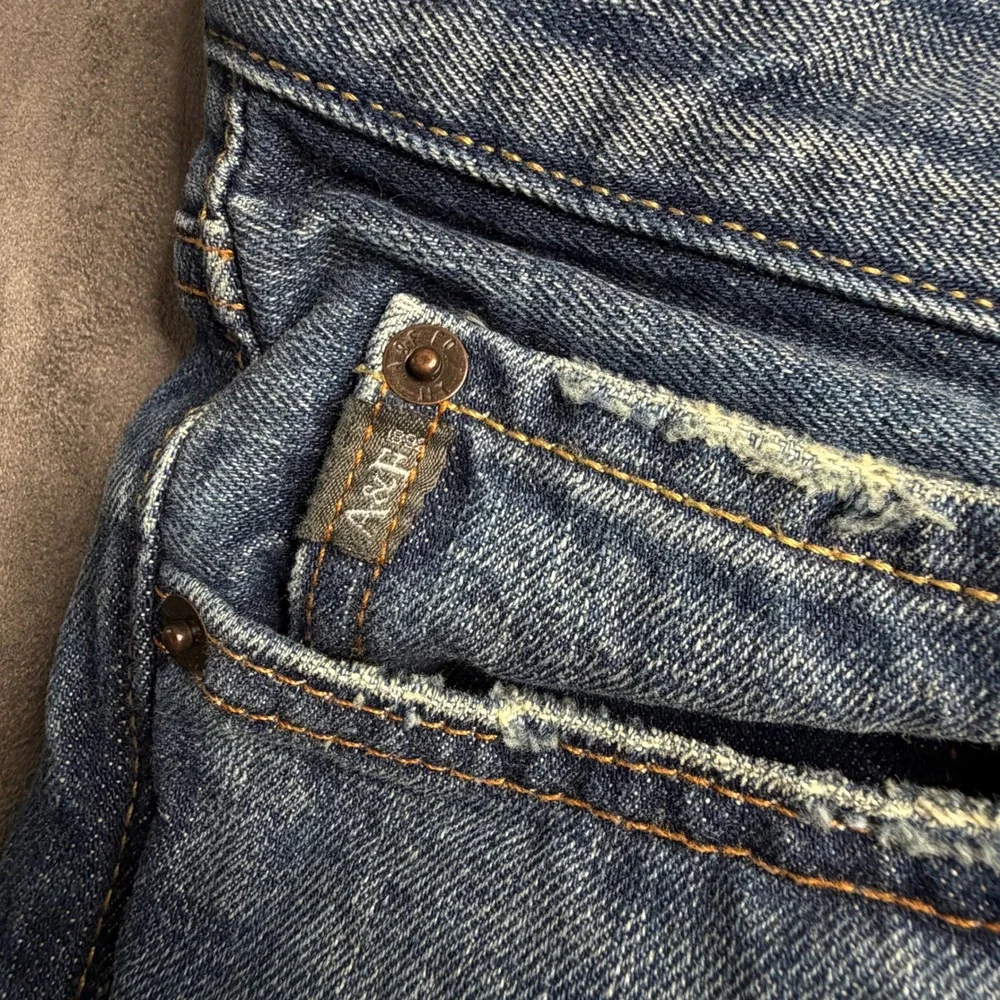 Abercrombie & Fitch Jeans Men 33x32 Medium Wash Blue Straight Leg Button Fly
